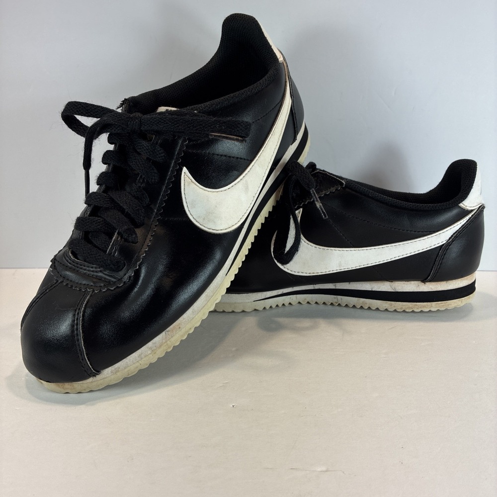 Women's Sz 8 Sneakers Gym Shoes Trainers Nike Classic Cortez Leather Black White